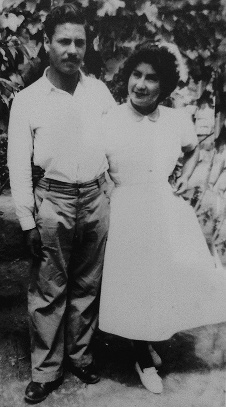 Descripción: D:\Documents\A Libros\MILAGRO\Varios\Imagenes\Papá y Mamá de novios.jpg